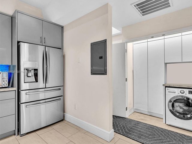 2901 S Bayshore Dr 1G, Miami, FL 33133