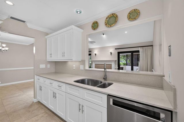 65 Balfour Road E, Palm Beach Gardens, FL 33418