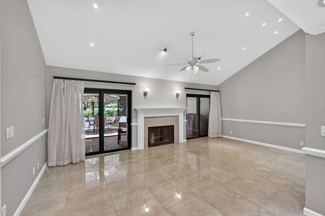 65 Balfour Road E, Palm Beach Gardens, FL 33418