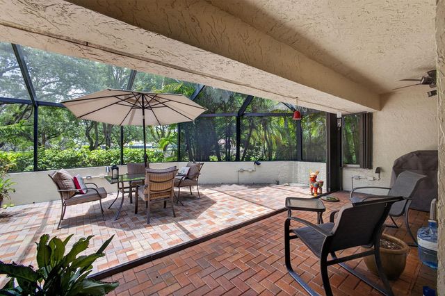 65 Balfour Road E, Palm Beach Gardens, FL 33418