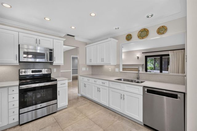 65 Balfour Road E, Palm Beach Gardens, FL 33418