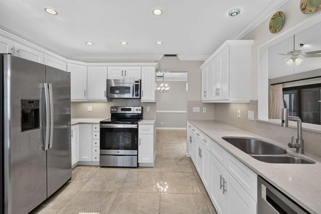 65 Balfour Road E, Palm Beach Gardens, FL 33418