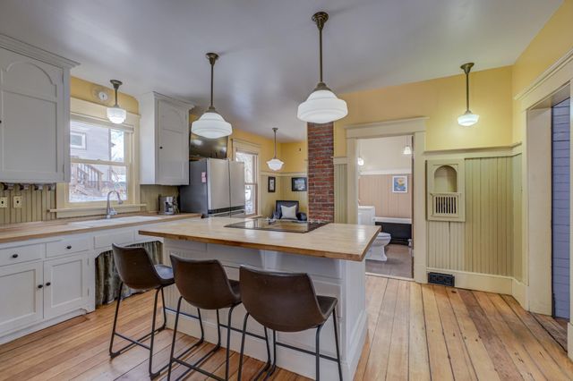 612 Rice Street W, Stillwater, MN 55082