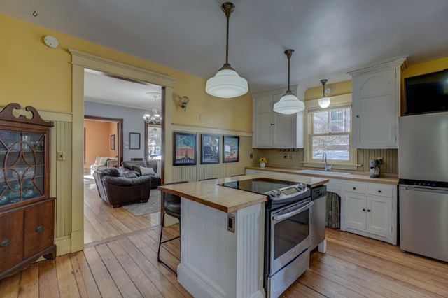 612 Rice Street W, Stillwater, MN 55082