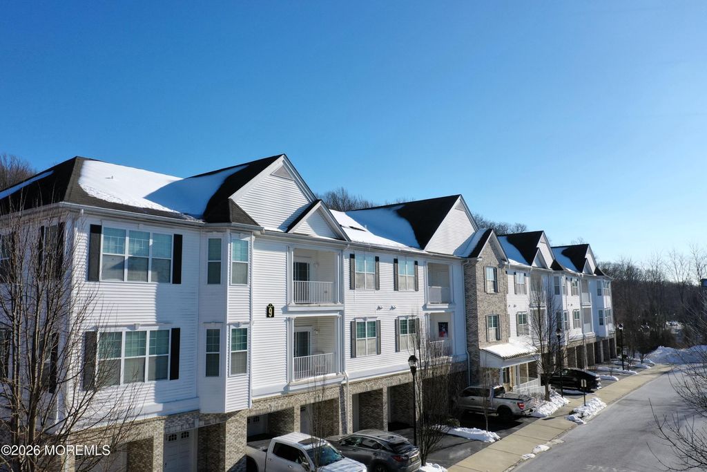 112 Regency Court, Morganville, NJ 07751