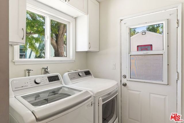 19408 Calvert Street, Los Angeles, CA 91335