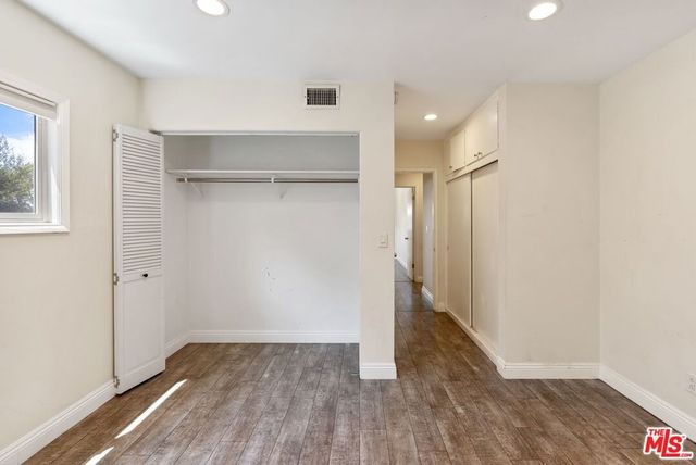 19408 Calvert Street, Los Angeles, CA 91335
