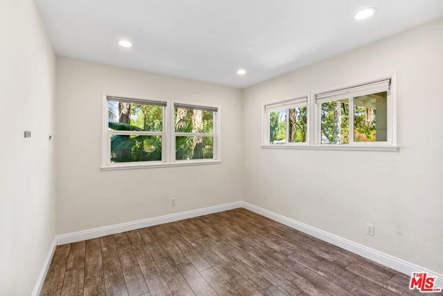 19408 Calvert Street, Los Angeles, CA 91335