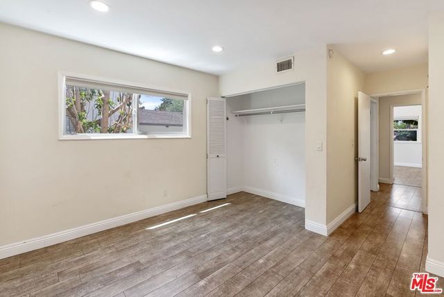 19408 Calvert Street, Los Angeles, CA 91335