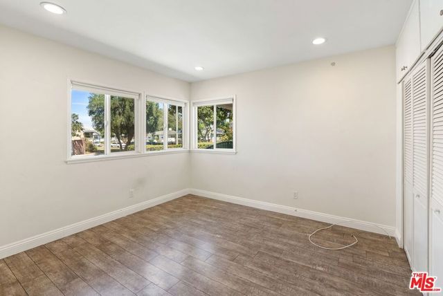 19408 Calvert Street, Los Angeles, CA 91335