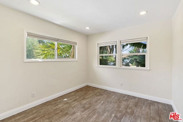 19408 Calvert Street, Los Angeles, CA 91335