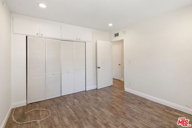 19408 Calvert Street, Los Angeles, CA 91335