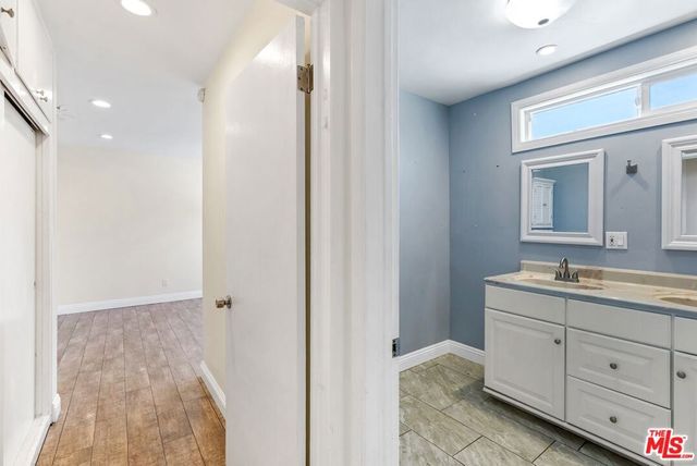 19408 Calvert Street, Los Angeles, CA 91335