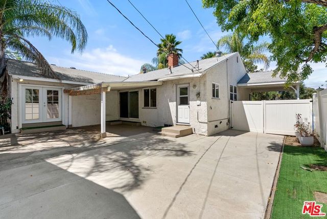 19408 Calvert Street, Los Angeles, CA 91335