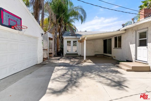 19408 Calvert Street, Los Angeles, CA 91335