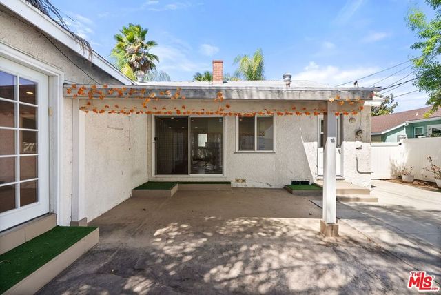 19408 Calvert Street, Los Angeles, CA 91335