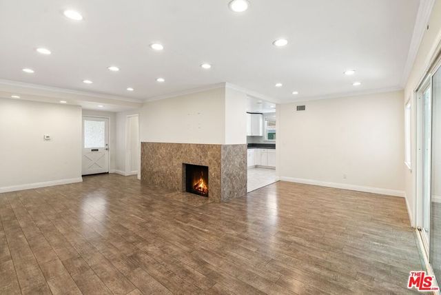 19408 Calvert Street, Los Angeles, CA 91335