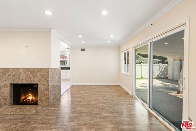 19408 Calvert Street, Los Angeles, CA 91335