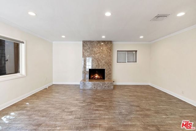 19408 Calvert Street, Los Angeles, CA 91335