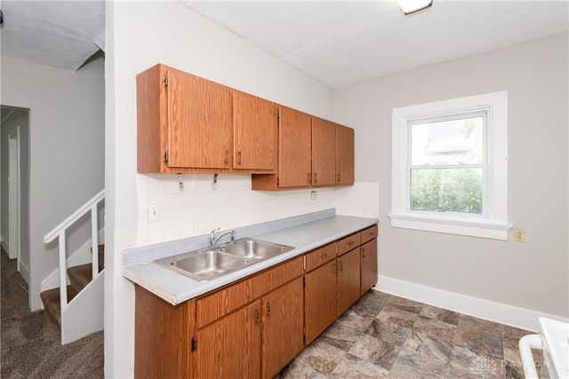 18 N Maple Avenue, Fairborn, OH 45324