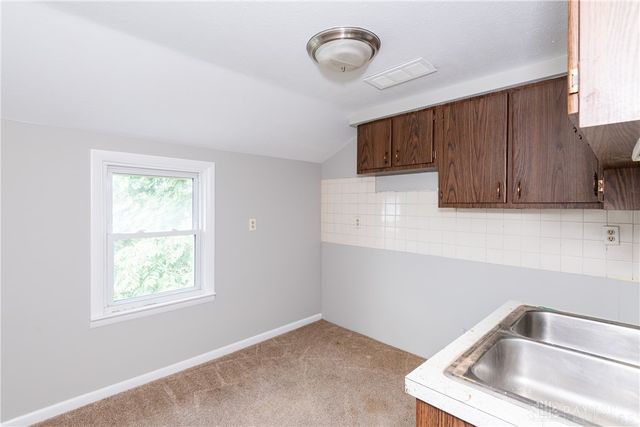 18 N Maple Avenue, Fairborn, OH 45324