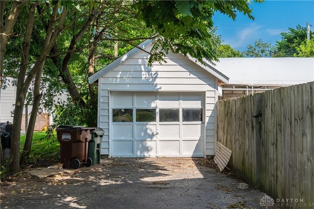 18 N Maple Avenue, Fairborn, OH 45324