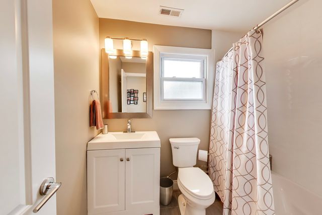 3201 Highland Avenue, Berwyn, IL 60402