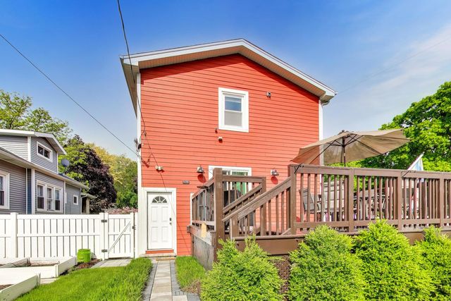 3201 Highland Avenue, Berwyn, IL 60402