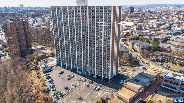 250 Gorge Road 25J, Cliffside Park, NJ 07010