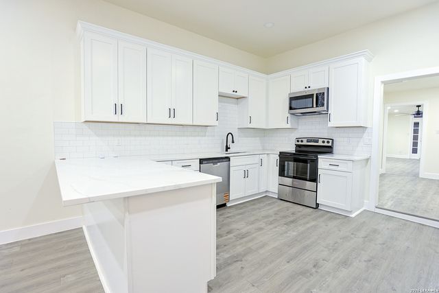 535 Austin St, Pleasanton, TX 78064