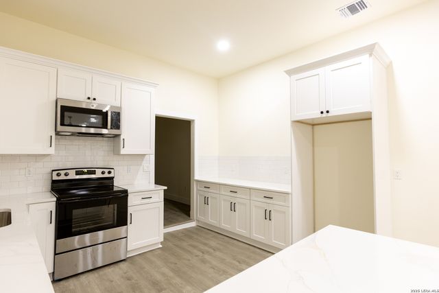 535 Austin St, Pleasanton, TX 78064