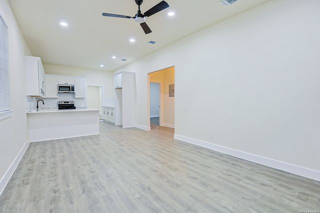 535 Austin St, Pleasanton, TX 78064