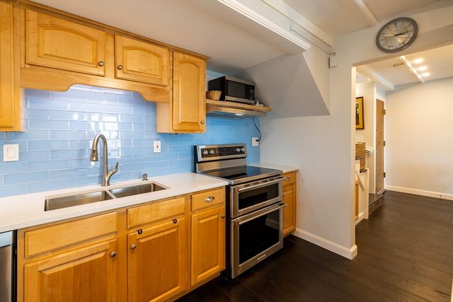 65 Wharf St B8, Salem, MA 01970