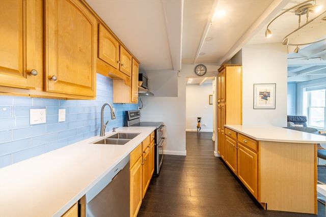 65 Wharf St B8, Salem, MA 01970