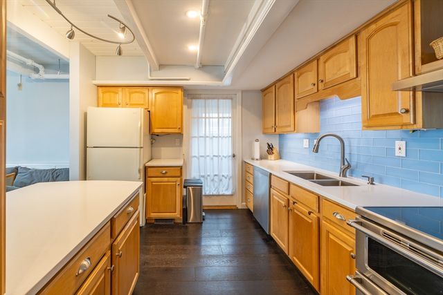 65 Wharf St B8, Salem, MA 01970