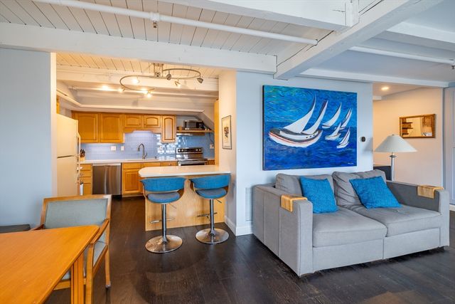 65 Wharf St B8, Salem, MA 01970