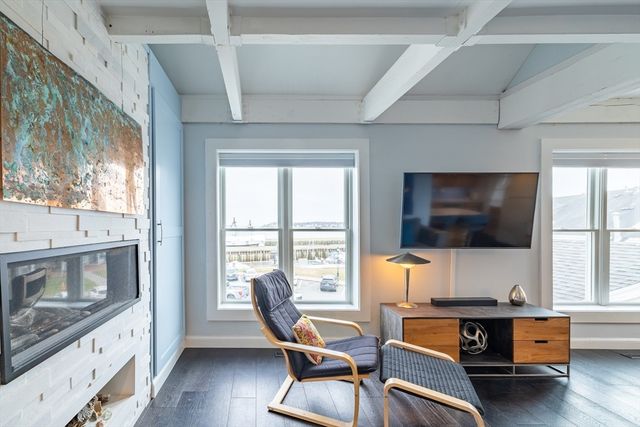 65 Wharf St B8, Salem, MA 01970