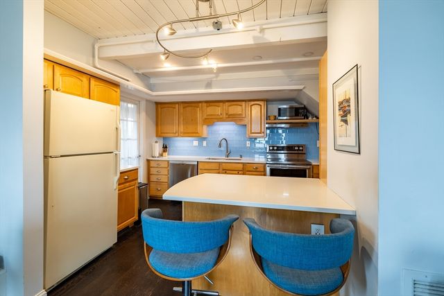 65 Wharf St B8, Salem, MA 01970