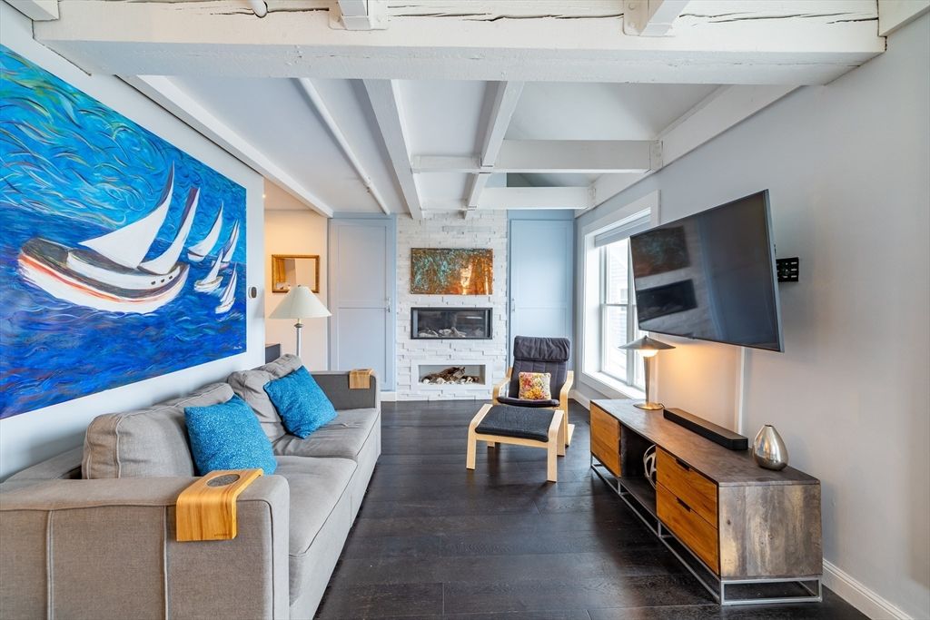 65 Wharf St B8, Salem, MA 01970