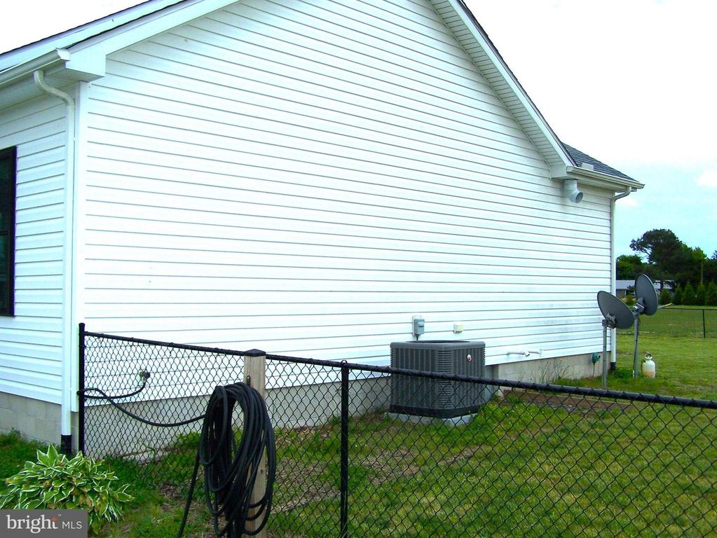 Image 4 of property listing at 12629 SELBY RD, Bishopville, MD 21813