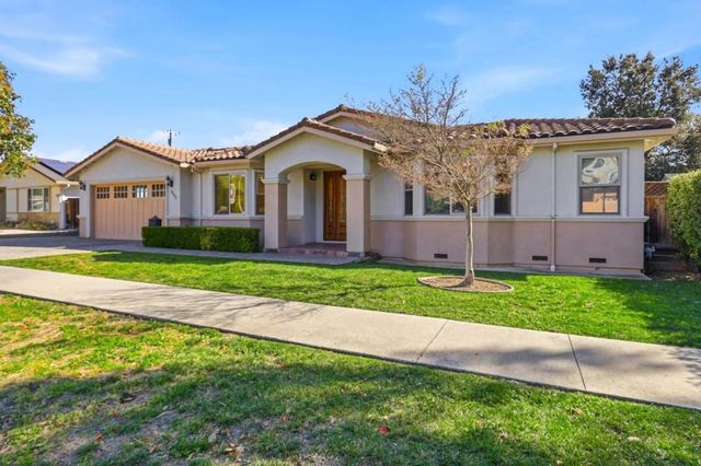 1352 S Stelling Road, Cupertino, CA 95014