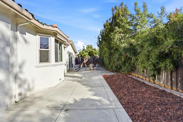 1352 S Stelling Road, Cupertino, CA 95014