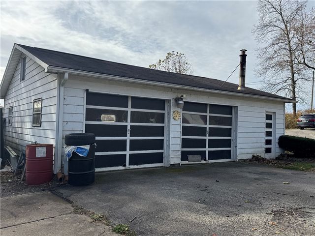 184 Walnut Dr, South Bend Twp, PA 15774