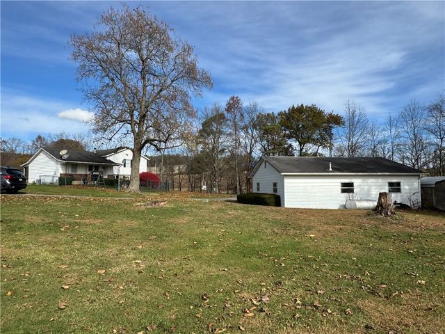 184 Walnut Dr, South Bend Twp, PA 15774