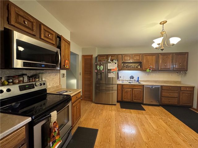 184 Walnut Dr, South Bend Twp, PA 15774