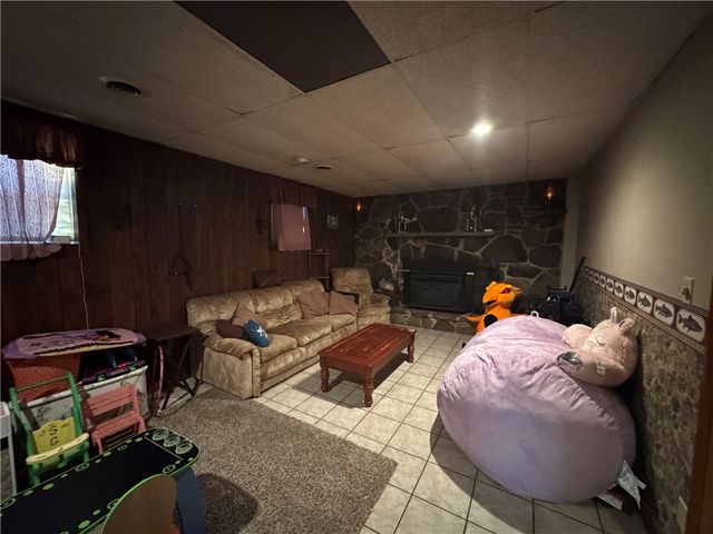 184 Walnut Dr, South Bend Twp, PA 15774