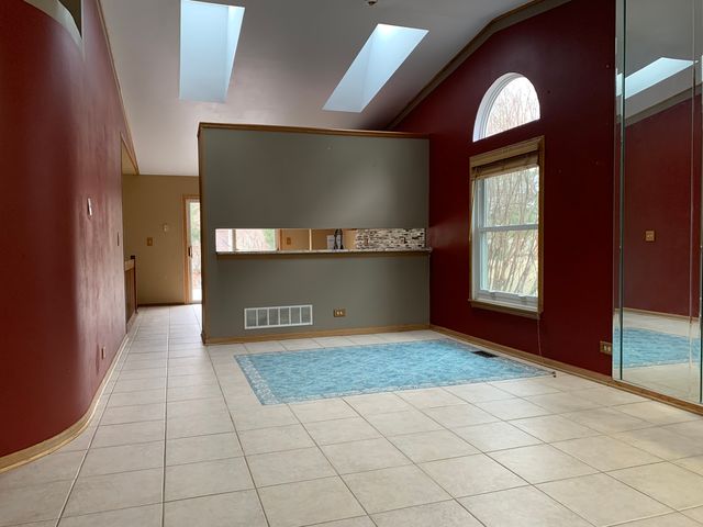 2472 Fox Drive, Aurora, IL 60506