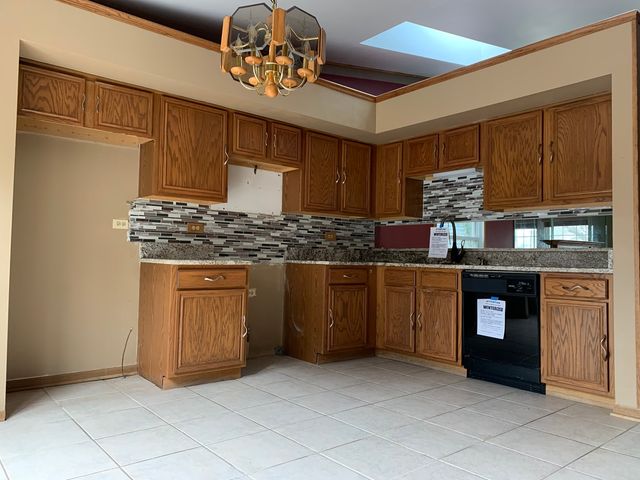 2472 Fox Drive, Aurora, IL 60506