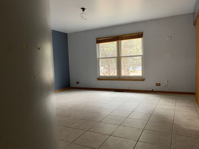 2472 Fox Drive, Aurora, IL 60506