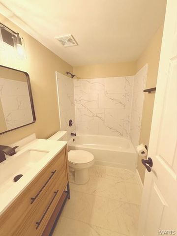 1445 Whispering Creek Drive C, Ballwin, MO 63021